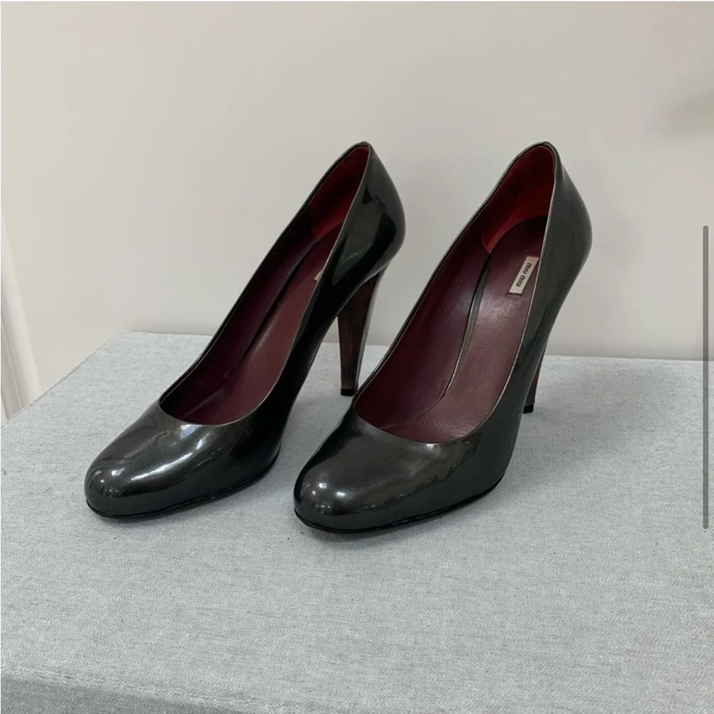 MIU MIU gunmetal grey patent heels - Picture 4 of 7